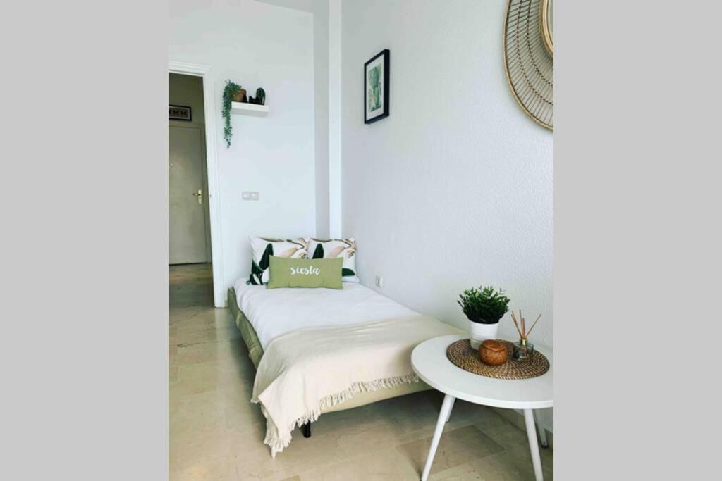 Amazing Frontline Sea Views Studio Apartment Castillo Del Vigia Torremolinos Exterior photo